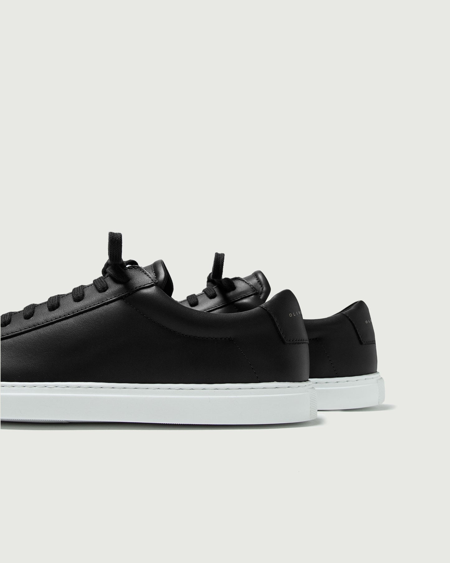 Low 1 | Black (EE Wide)